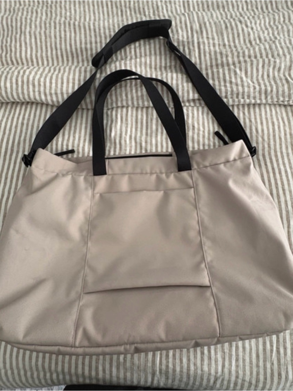Everlane Renew Transit Weekender Bag
